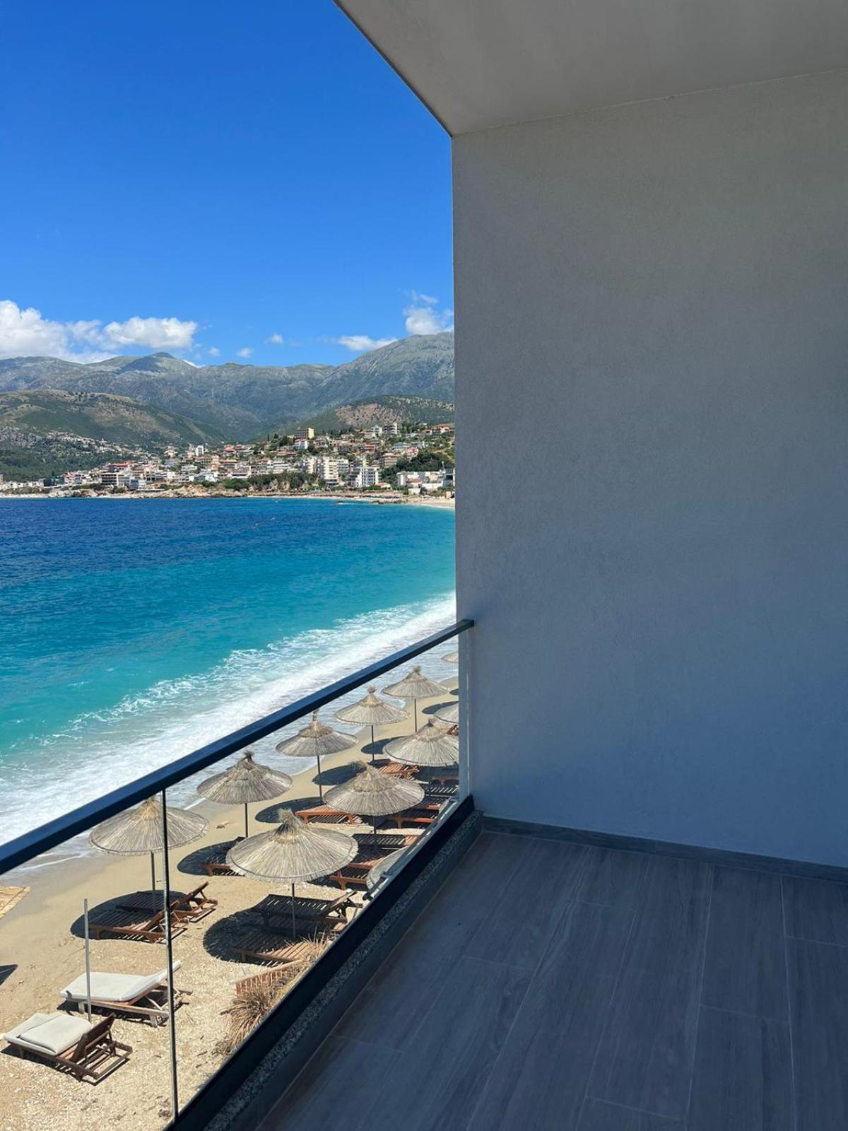 Emily'S Hotel Himare Bagian luar foto