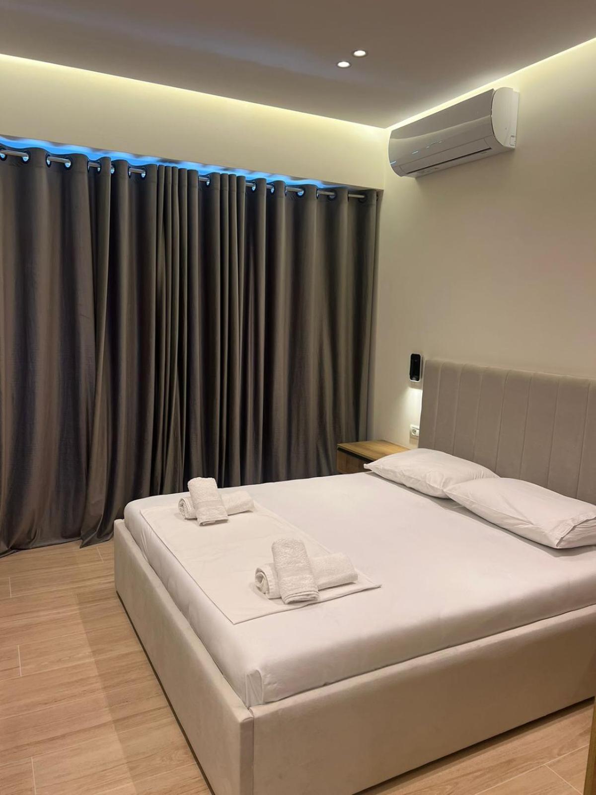 Emily'S Hotel Himare Bagian luar foto