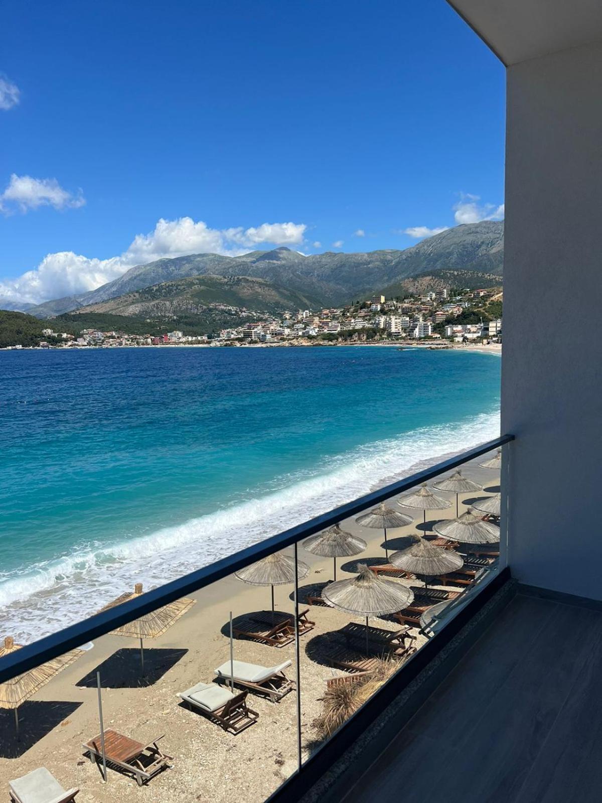Emily'S Hotel Himare Bagian luar foto