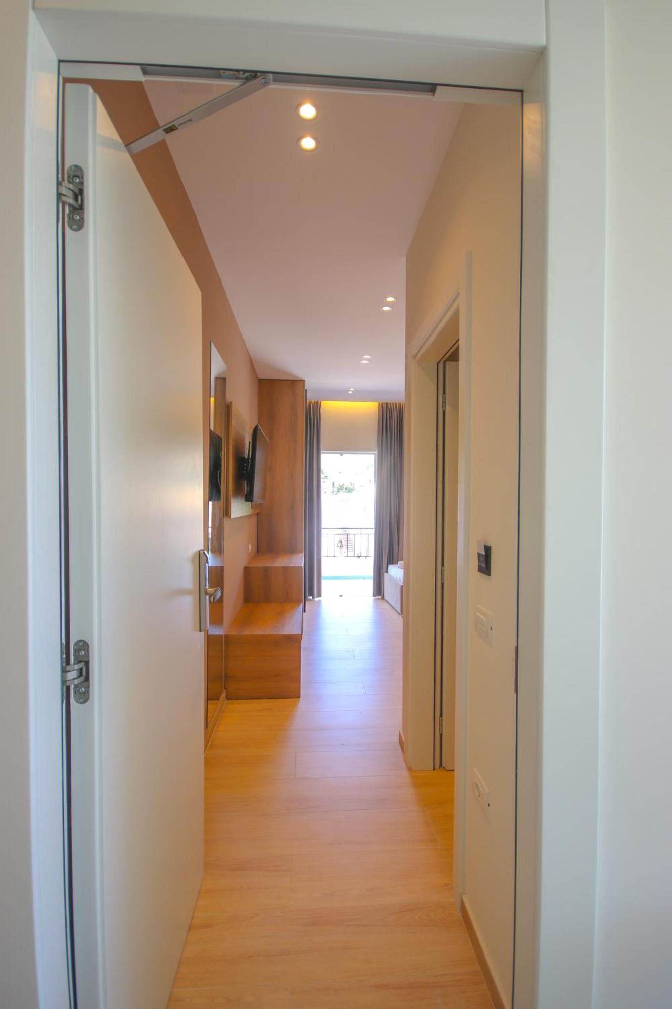Emily'S Hotel Himare Bagian luar foto