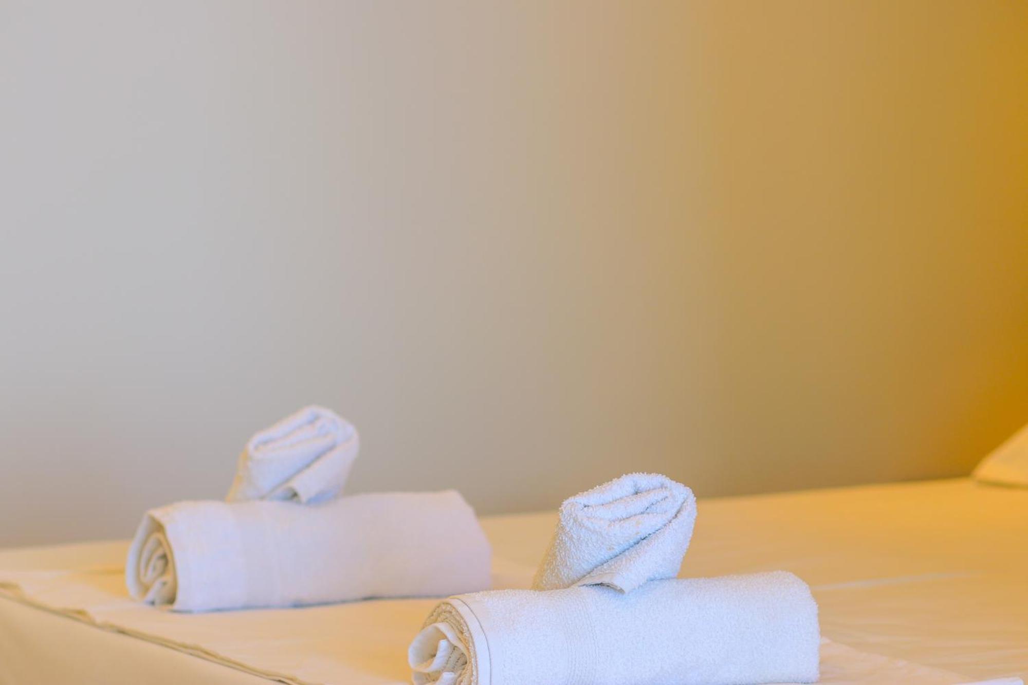 Emily'S Hotel Himare Bagian luar foto