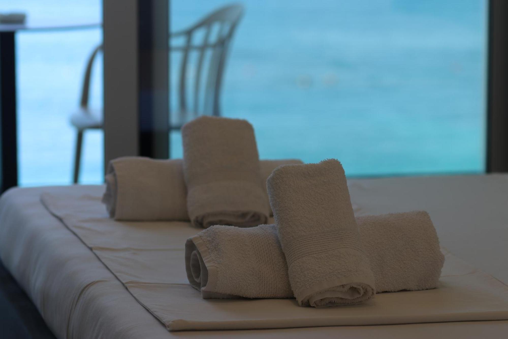 Emily'S Hotel Himare Bagian luar foto