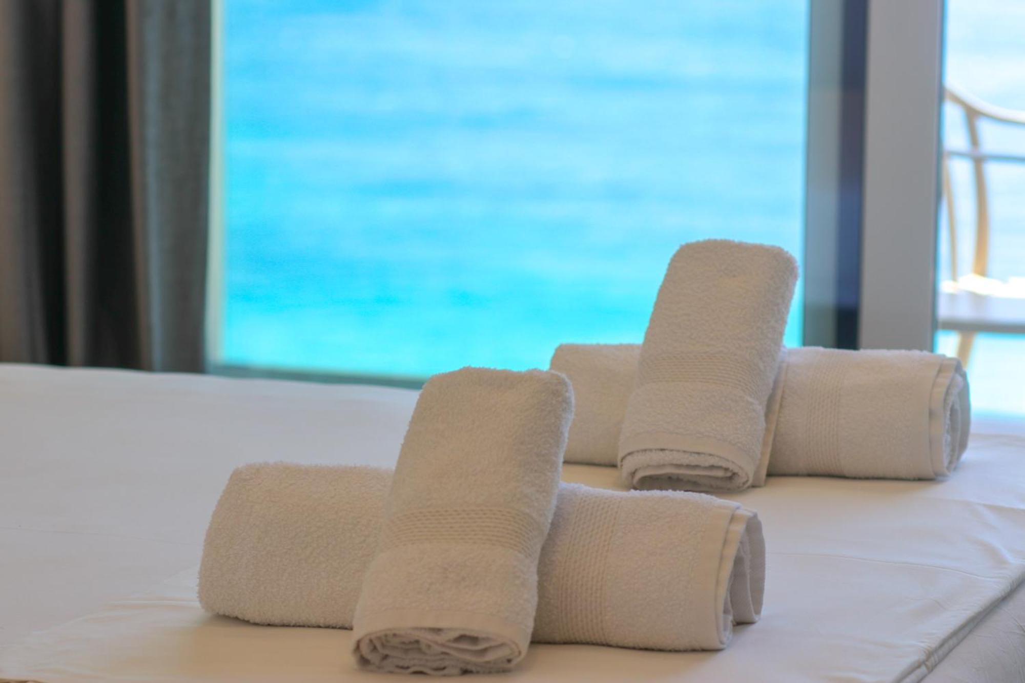 Emily'S Hotel Himare Bagian luar foto