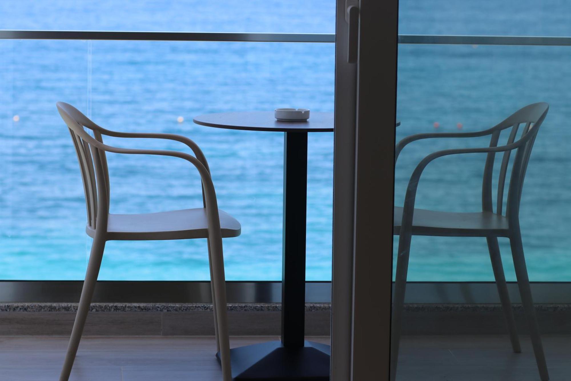 Emily'S Hotel Himare Bagian luar foto