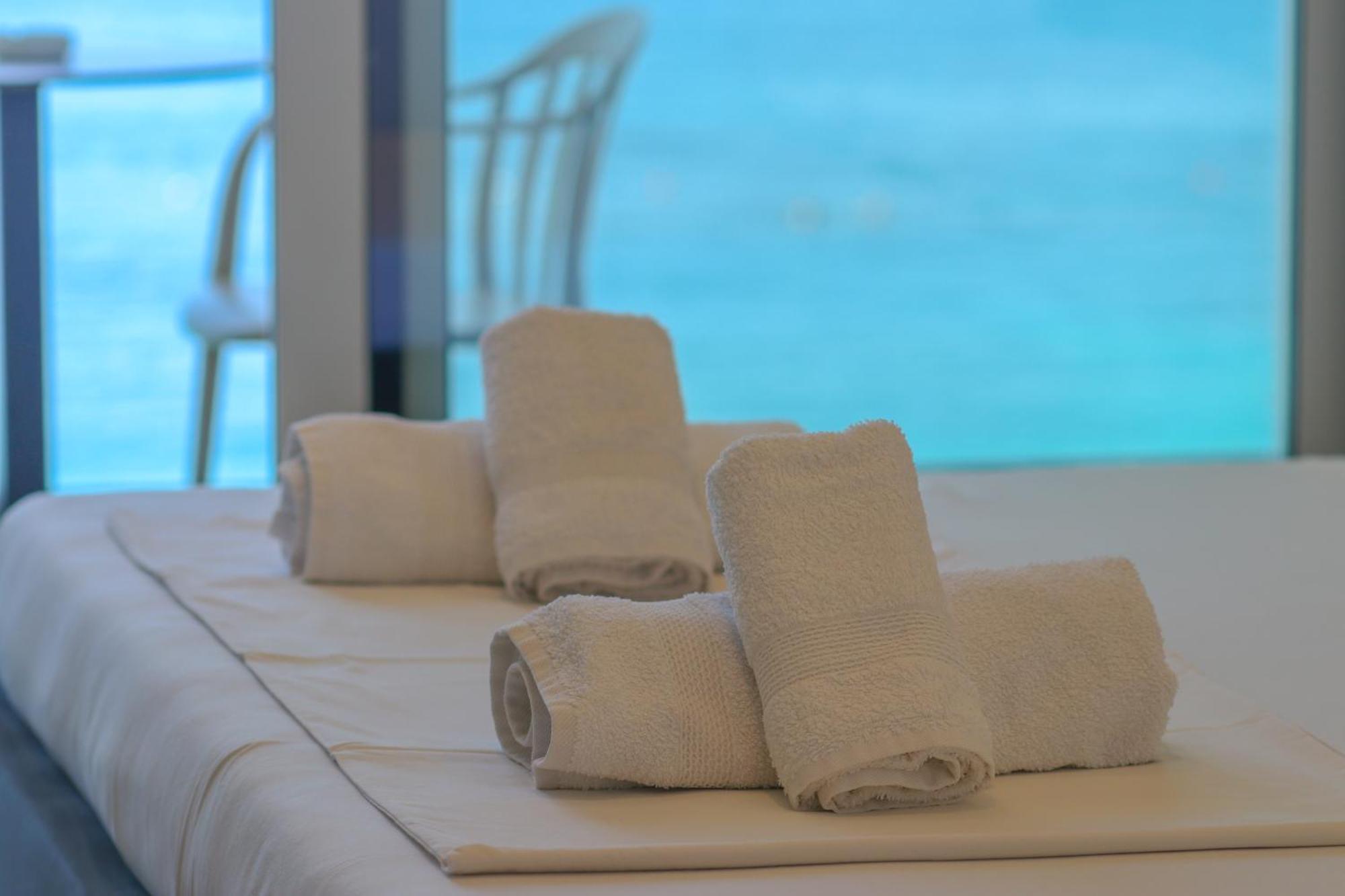 Emily'S Hotel Himare Bagian luar foto