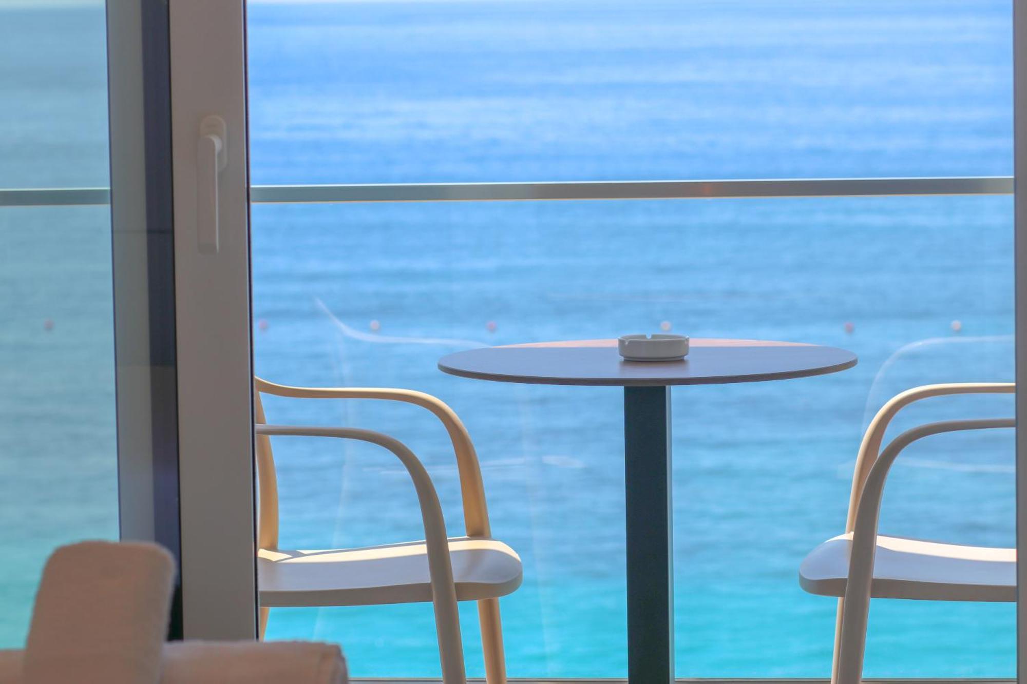 Emily'S Hotel Himare Bagian luar foto