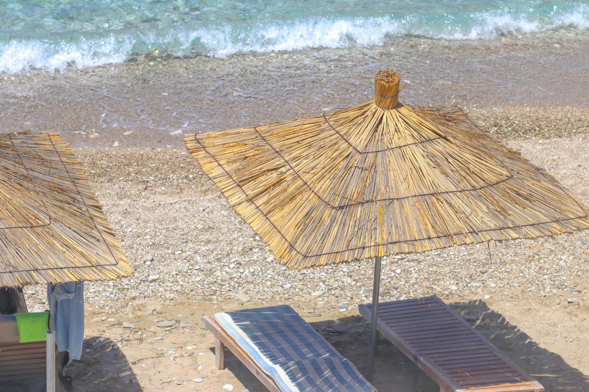 Emily'S Hotel Himare Bagian luar foto